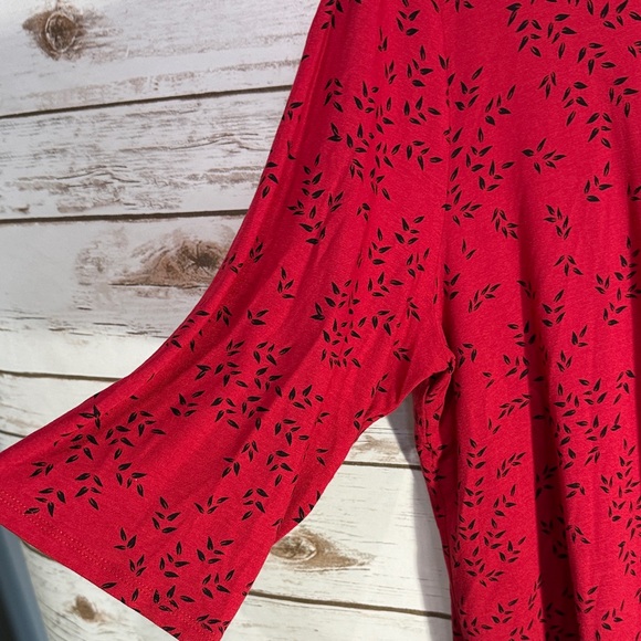 J.Jill Top WearEver Collection Red 3/4 Length Sleeve with Black Leaf Pattern - Picture 4 of 8